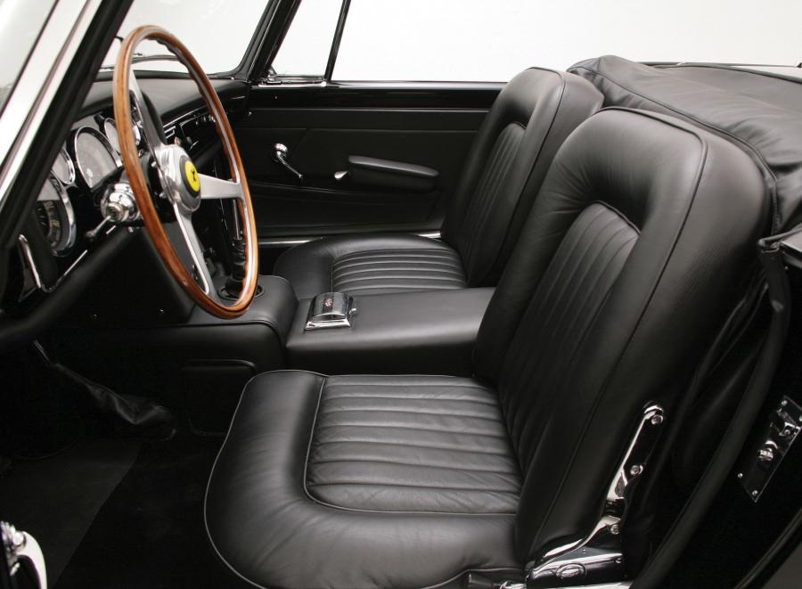 Интерьер Ferrari 250 GT Cabriolet (Series II) 1959 года  (фото 15 из 44)
